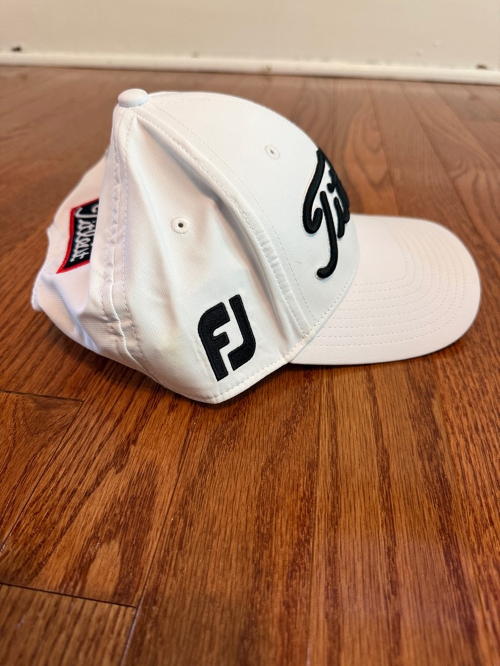 Titleist White Cap with Black Script Logo - Picture 5 of 7
